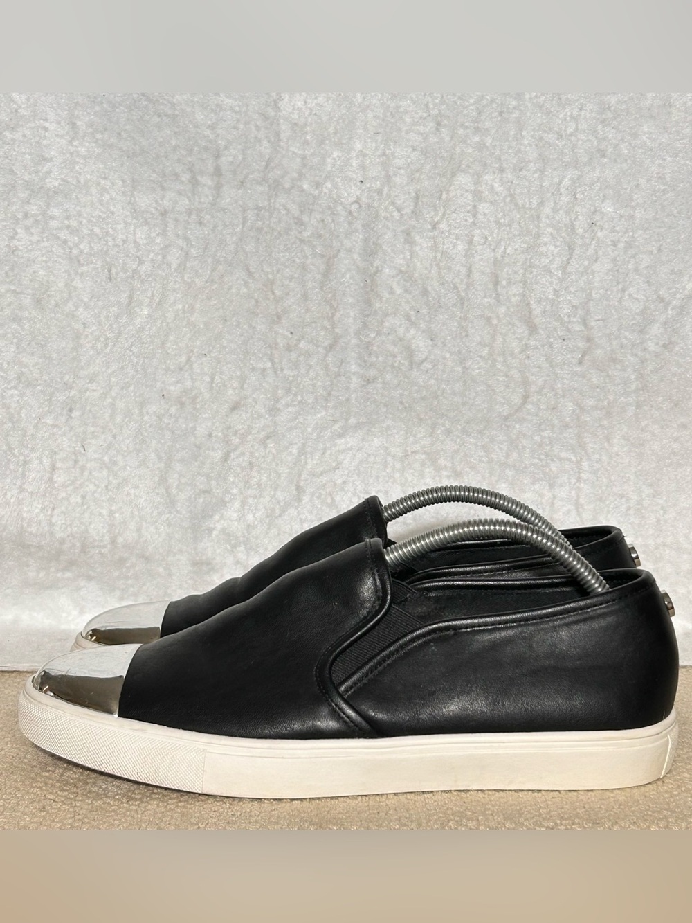 Steve Madden Womens Eleete SlipOn Silver Cap Toe Fashion Sneaker Shoes SZ 9.5B - Picture 2 of 11